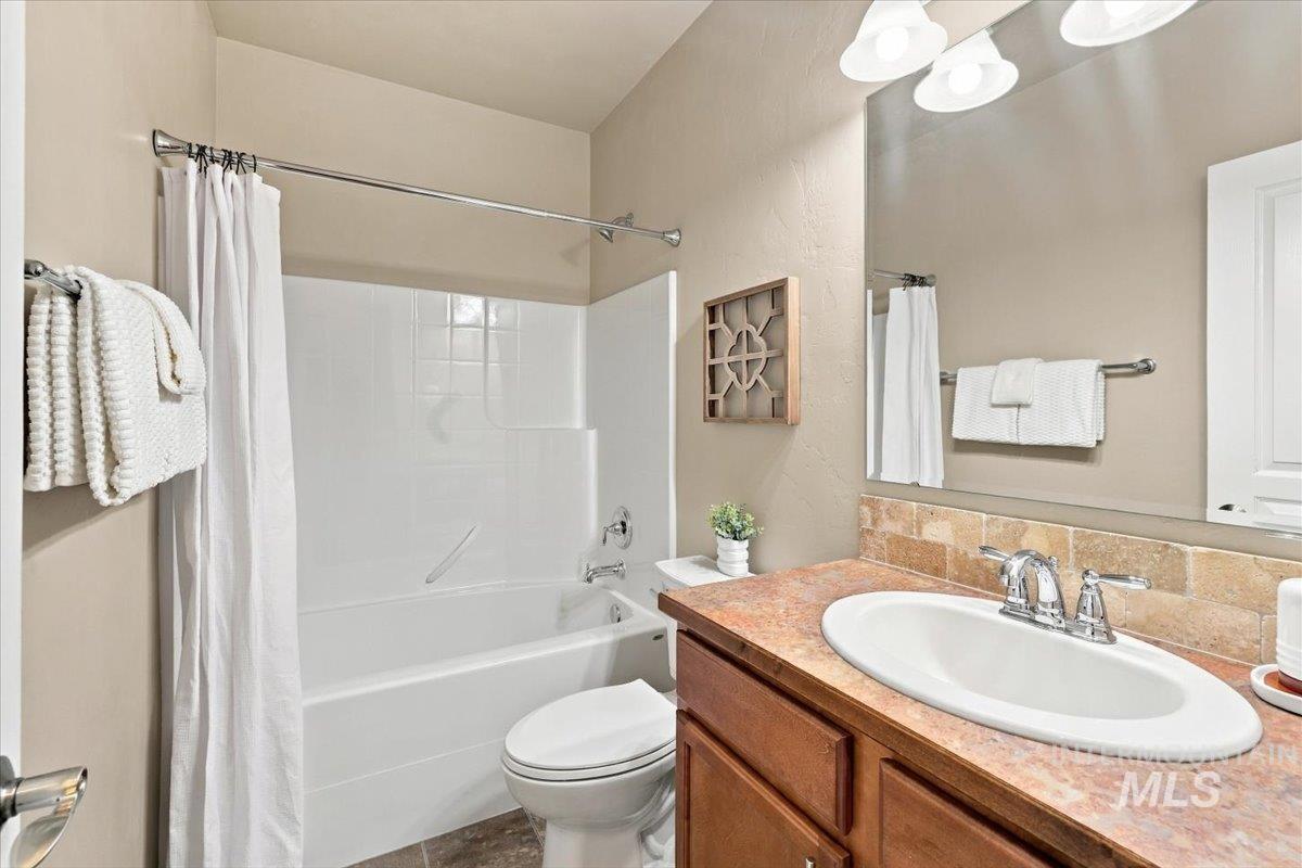 7733 N Abe Avenue, Boise, Idaho 83714, 3 Bedrooms, 2 Bathrooms, Residential For Sale, Price $539,000,MLS 99001739