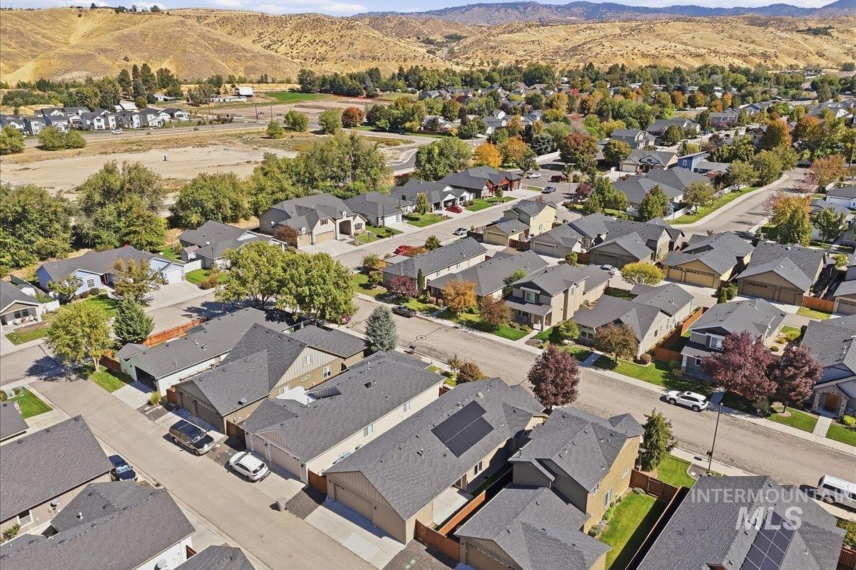 7733 N Abe Avenue, Boise, Idaho 83714, 3 Bedrooms, 2 Bathrooms, Residential For Sale, Price $539,000,MLS 99001739
