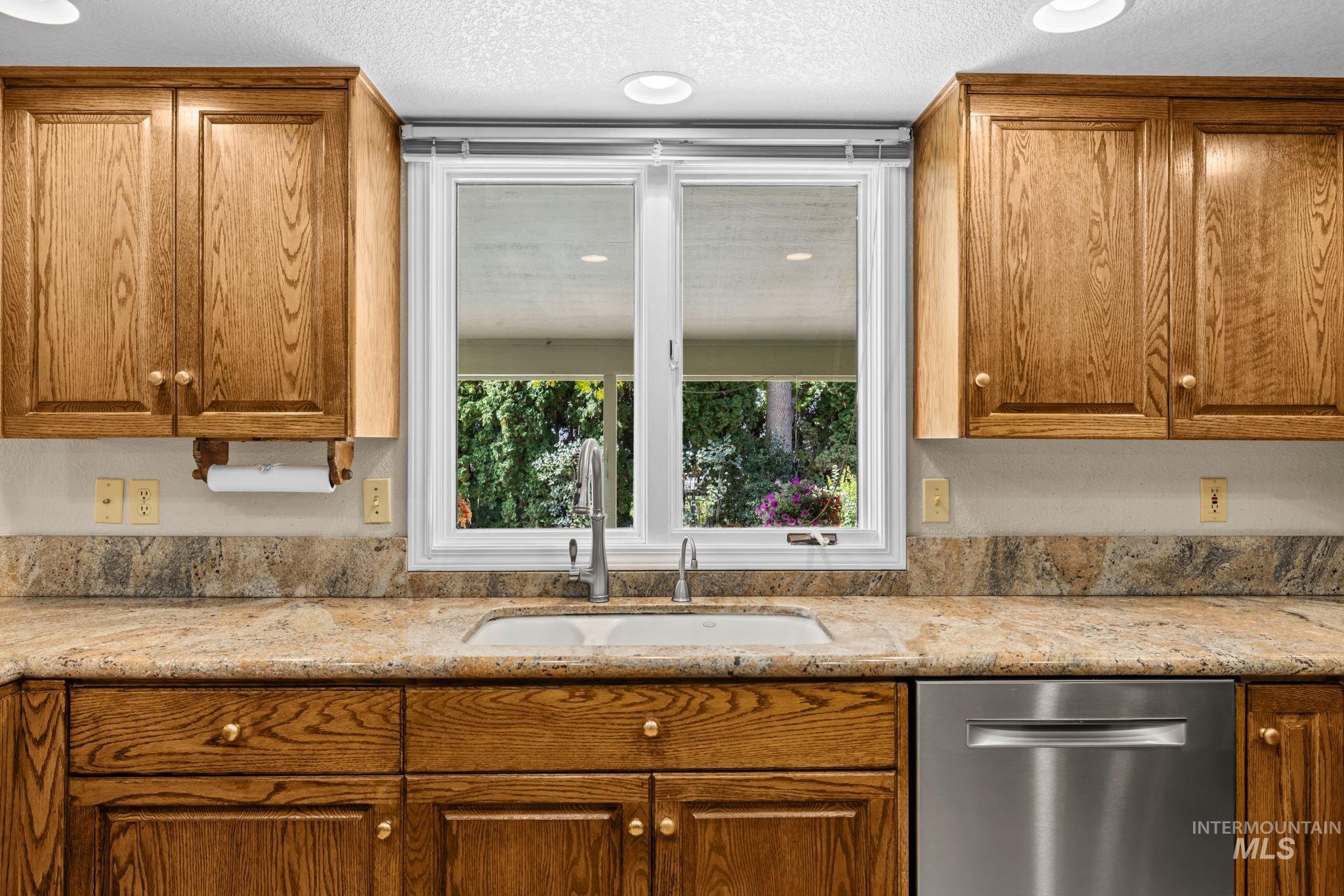 5053 N Fifeshire Pl, Boise, Idaho 83713, 6 Bedrooms, 4.5 Bathrooms, Residential For Sale, Price $999,000,MLS 99001740