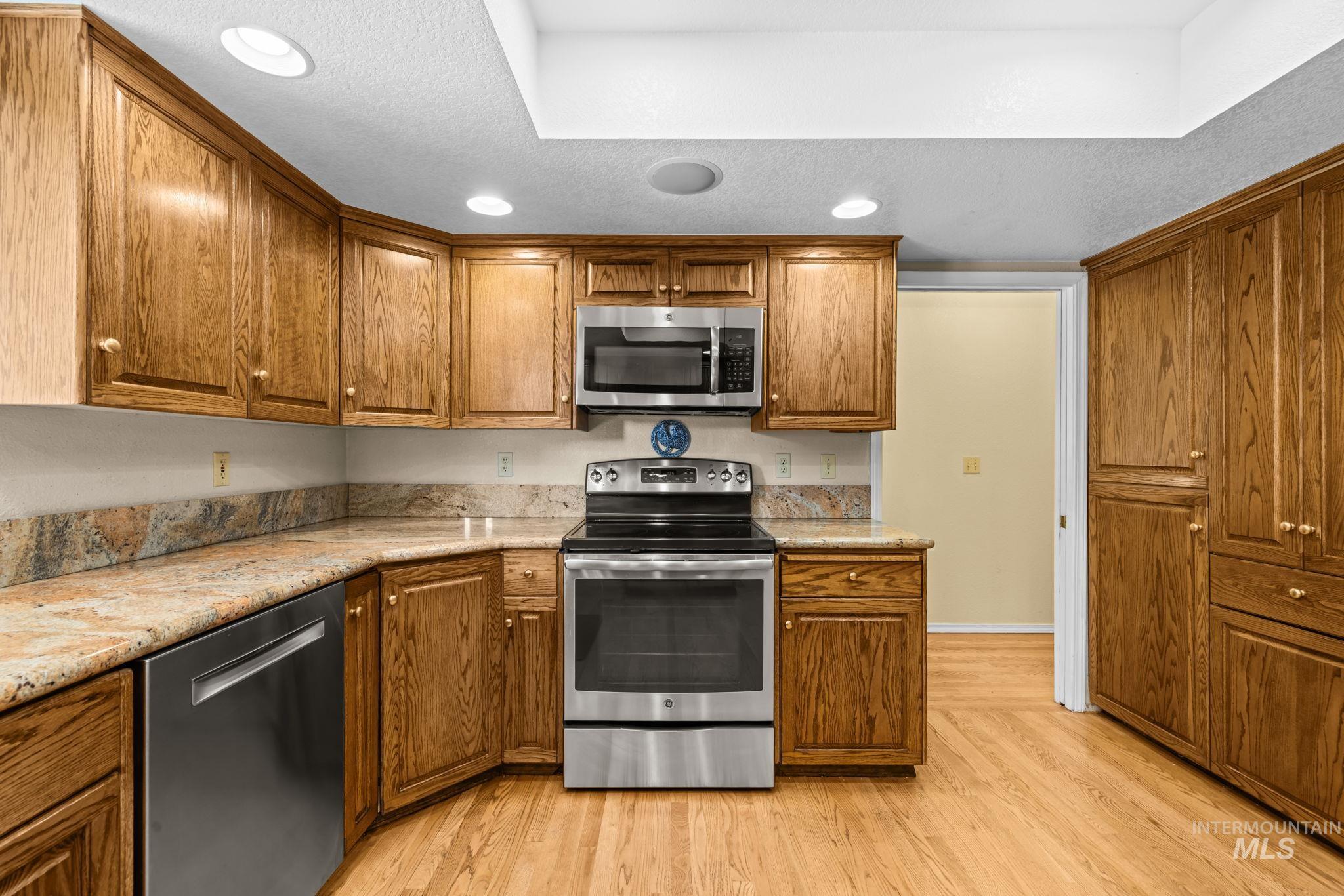 5053 N Fifeshire Pl, Boise, Idaho 83713, 6 Bedrooms, 4.5 Bathrooms, Residential For Sale, Price $999,000,MLS 99001740