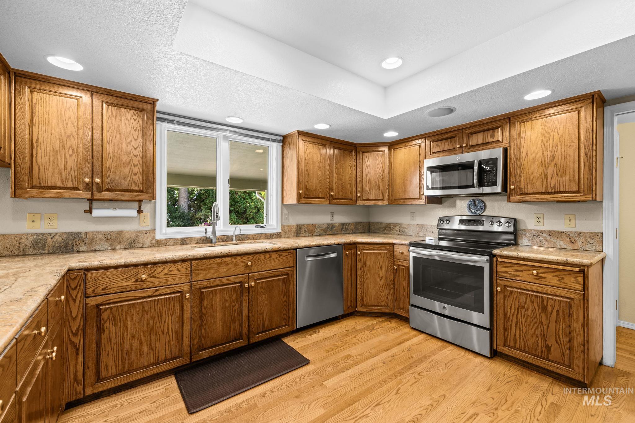 5053 N Fifeshire Pl, Boise, Idaho 83713, 6 Bedrooms, 4.5 Bathrooms, Residential For Sale, Price $999,000,MLS 99001740