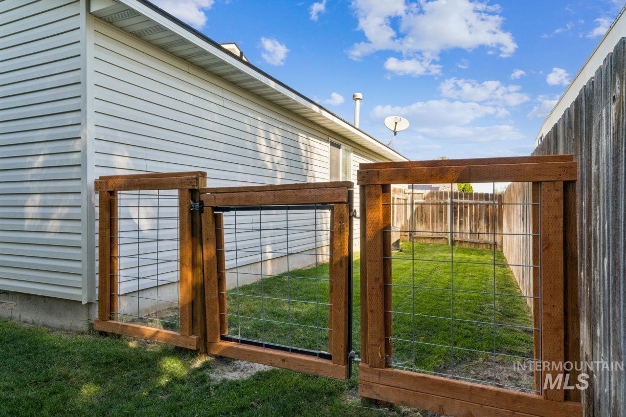377 W Troy St., Kuna, Idaho 83634, 4 Bedrooms, 2 Bathrooms, Residential For Sale, Price $399,990, 99001742
