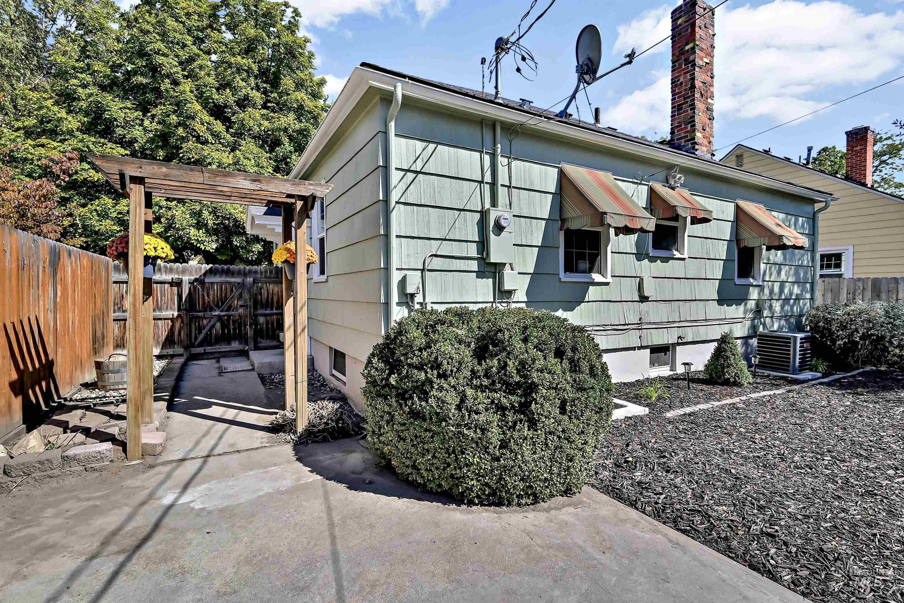 2623 W Ellis Avenue, Boise, Idaho 83702, 3 Bedrooms, 2 Bathrooms, Residential For Sale, Price $725,000,MLS 99001745