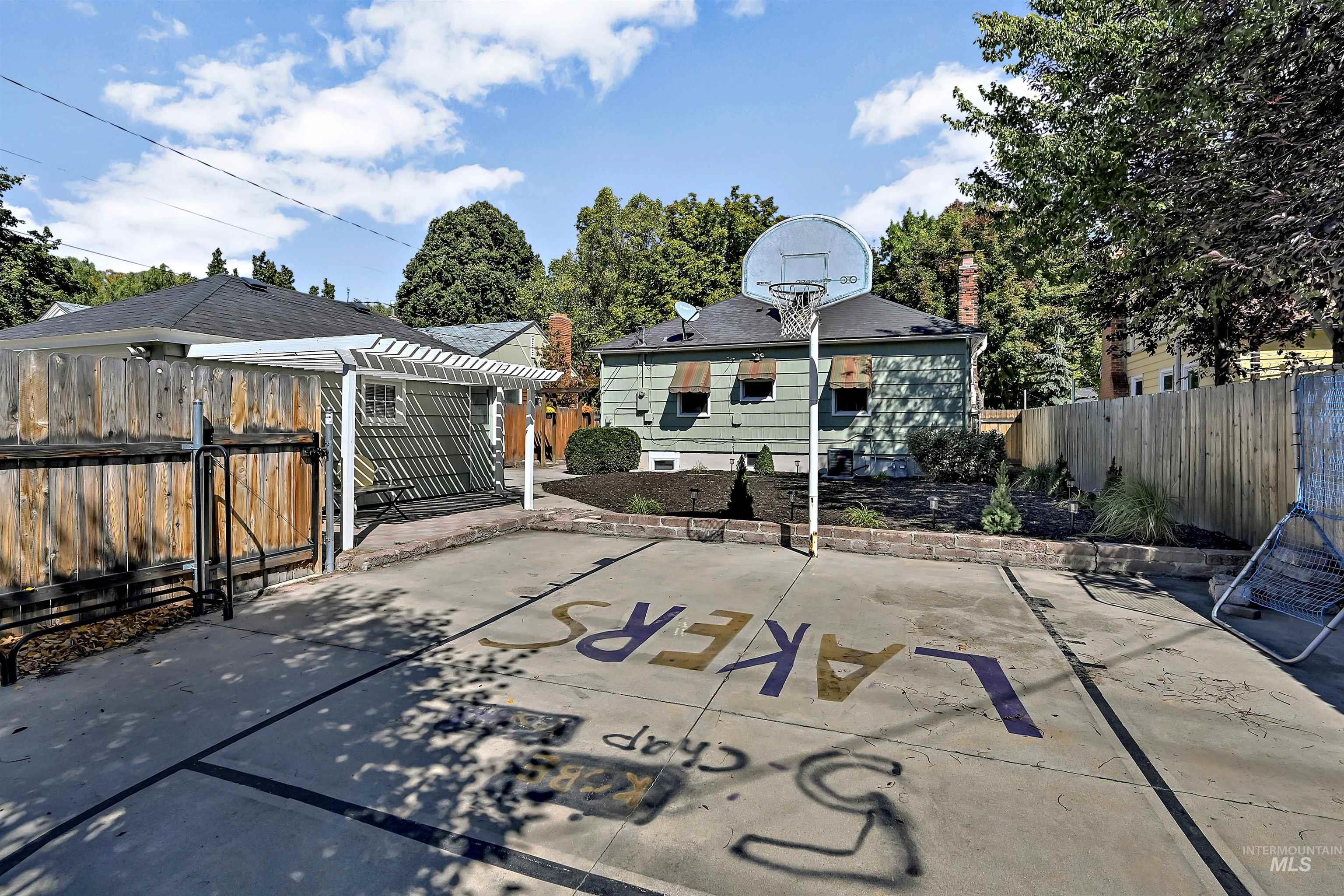 2623 W Ellis Avenue, Boise, Idaho 83702, 3 Bedrooms, 2 Bathrooms, Residential For Sale, Price $725,000,MLS 99001745