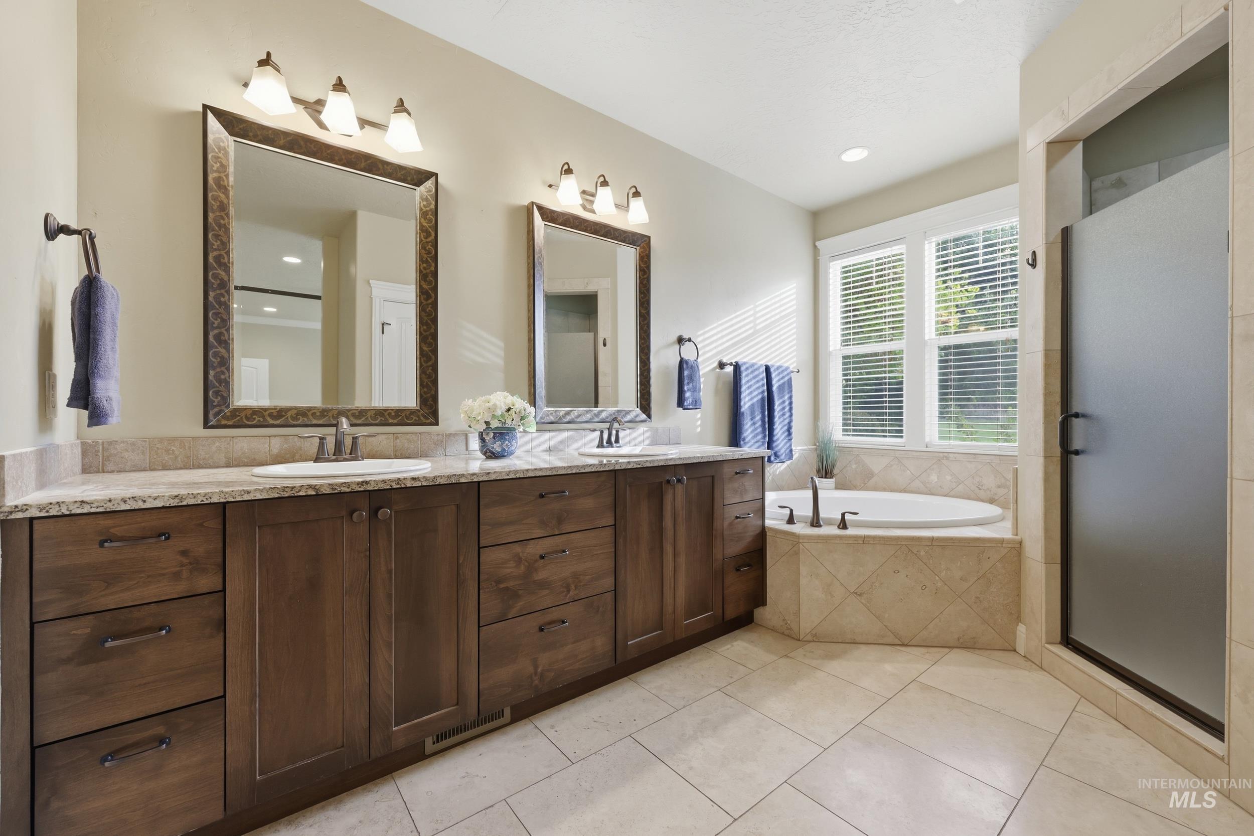 4832 S Nickel Creek Ave, Meridian, Idaho 83642, 6 Bedrooms, 4 Bathrooms, Residential For Sale, Price $995,000,MLS 99001746