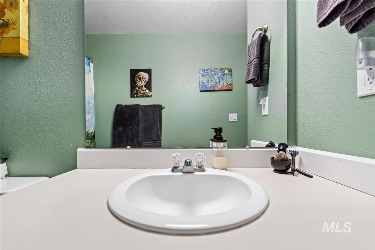6879 W Maxwell Ln, Boise, Idaho 83704, 2 Bedrooms, 1.5 Bathrooms, Residential For Sale, Price $310,000, 99001747