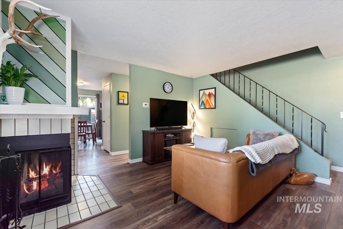 6879 W Maxwell Ln, Boise, Idaho 83704, 2 Bedrooms, 1.5 Bathrooms, Residential For Sale, Price $310,000, 99001747