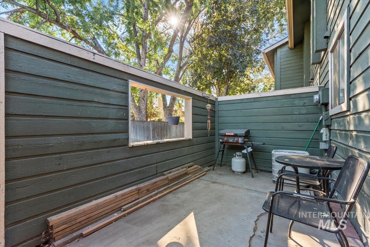 6879 W Maxwell Ln, Boise, Idaho 83704, 2 Bedrooms, 1.5 Bathrooms, Residential For Sale, Price $310,000, 99001747