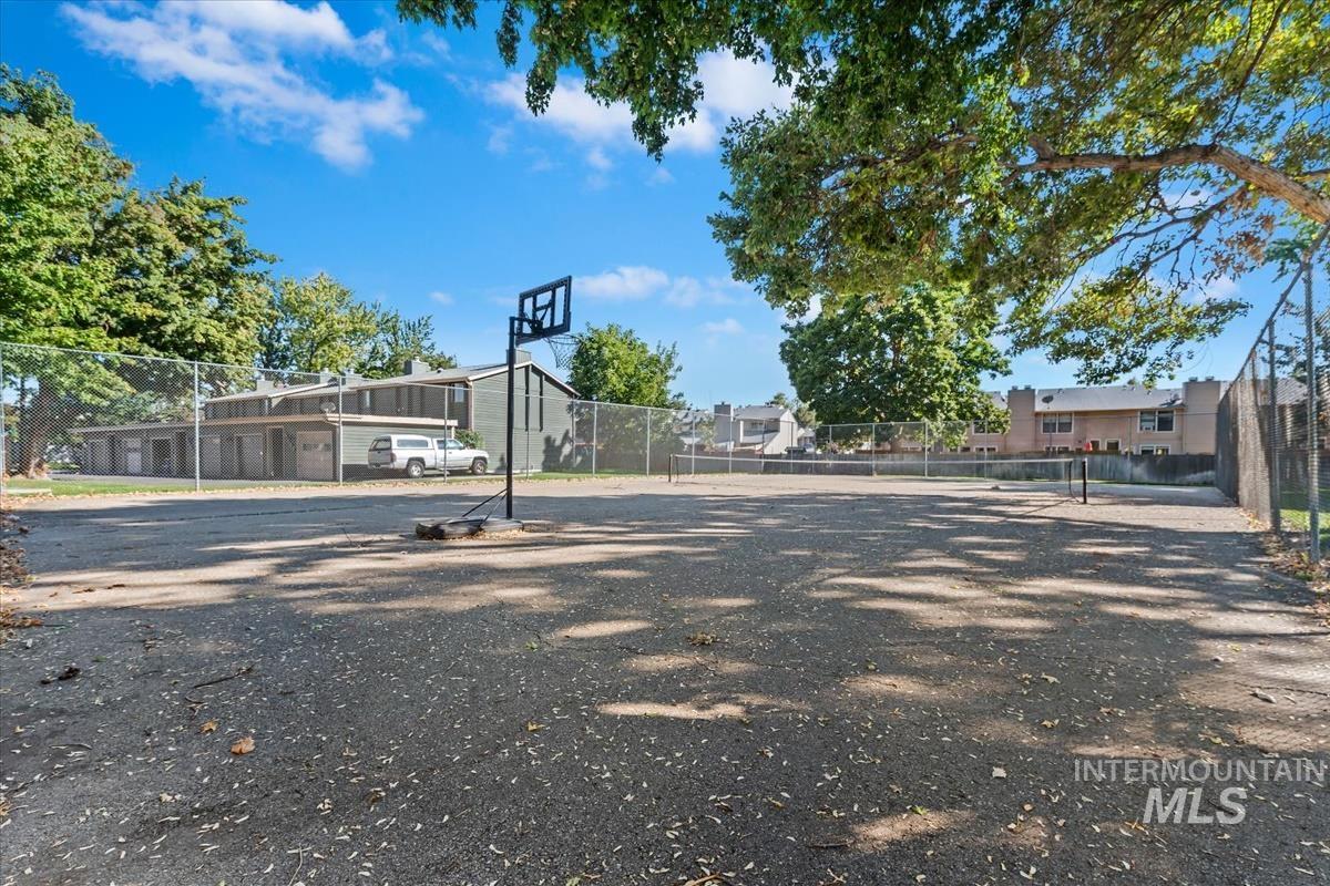 6879 W Maxwell Ln, Boise, Idaho 83704, 2 Bedrooms, 1.5 Bathrooms, Residential For Sale, Price $310,000, 99001747