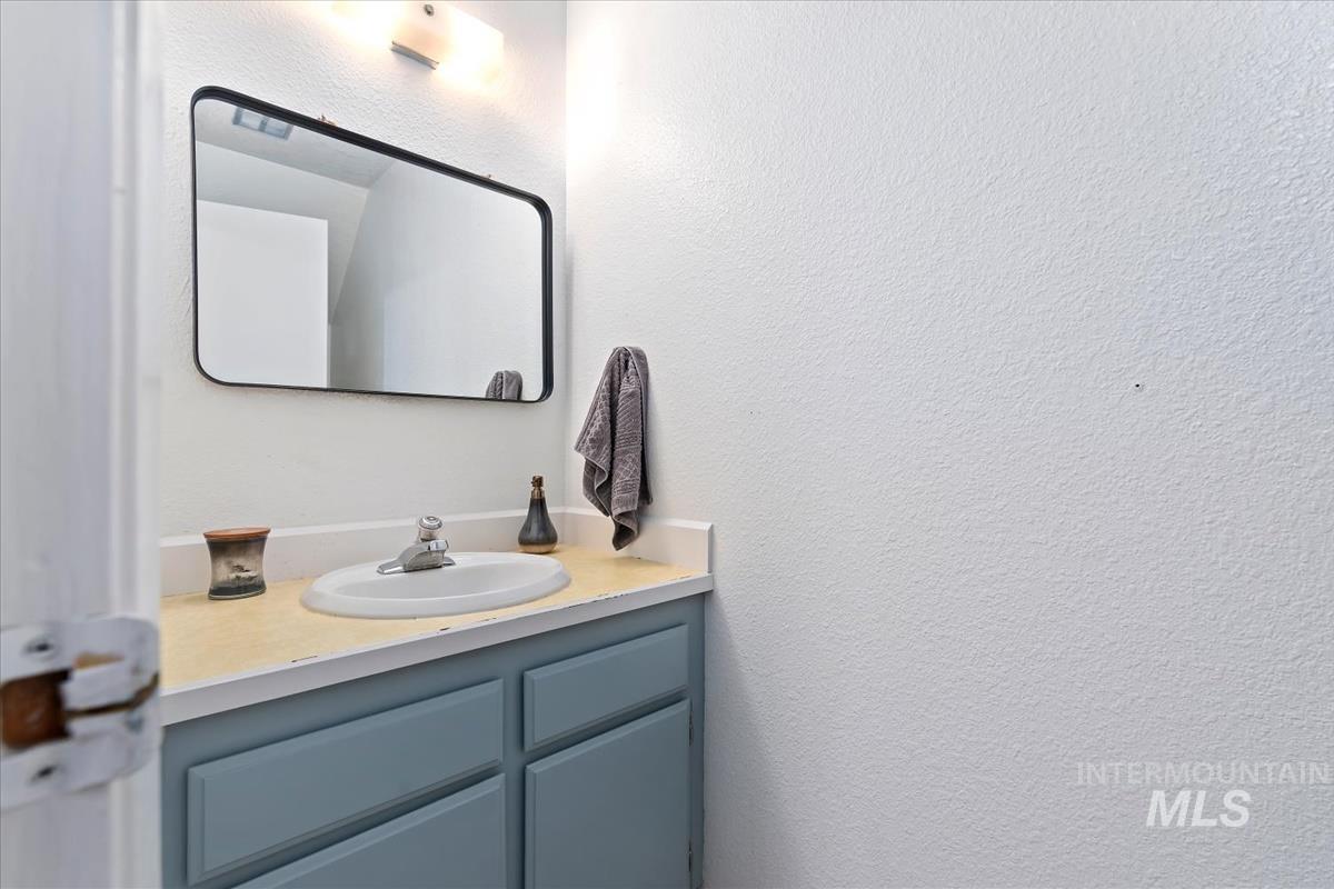 6879 W Maxwell Ln, Boise, Idaho 83704, 2 Bedrooms, 1.5 Bathrooms, Residential For Sale, Price $310,000, 99001747