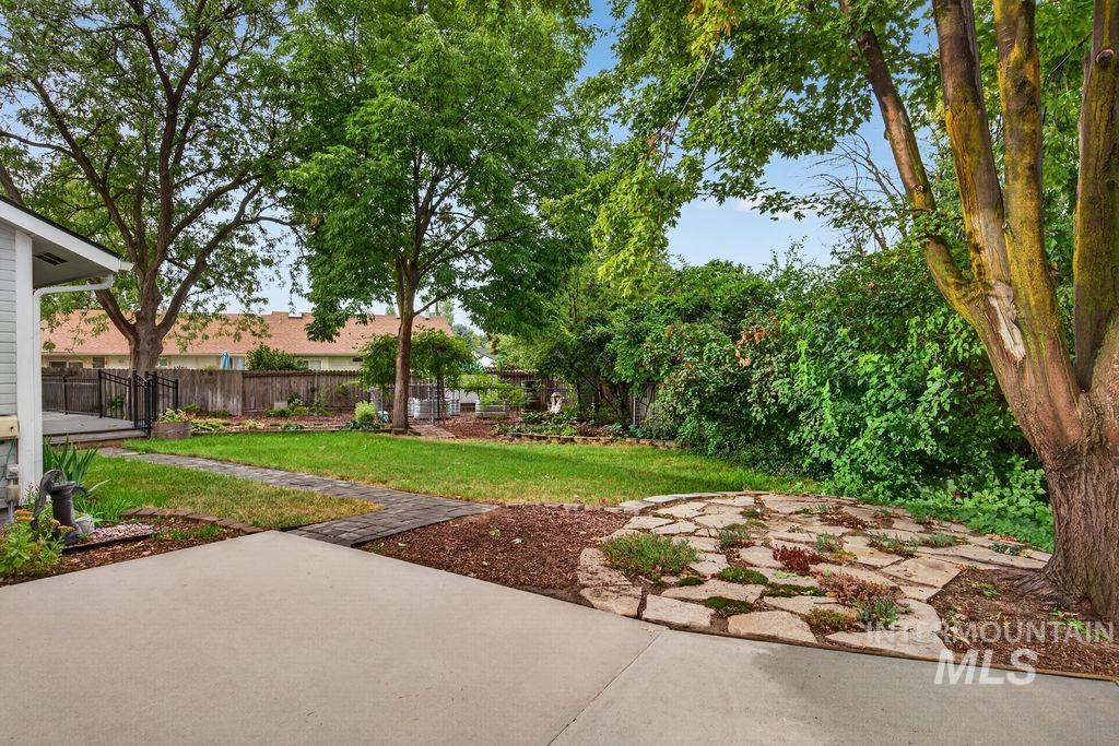 2239 N Carissa Pl, Boise, Idaho 83704, 3 Bedrooms, 2 Bathrooms, Residential For Sale, Price $449,900,MLS 99001748