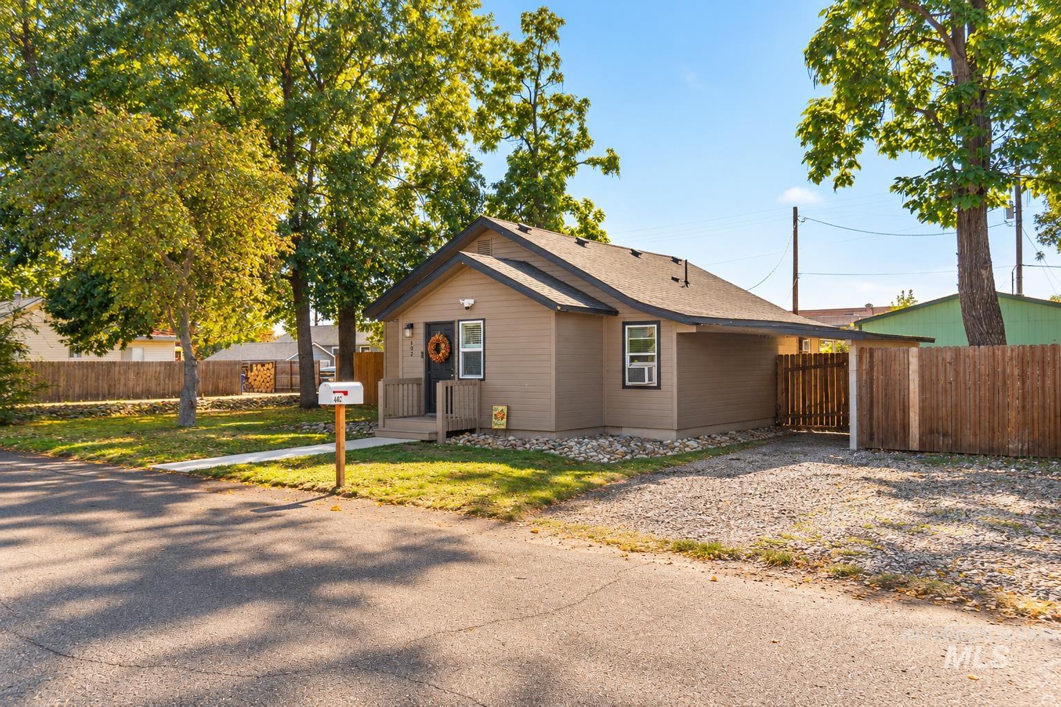 402 SW 4th, Fruitland, Idaho 83619, 2 Bedrooms, 1 Bathroom, Residential For Sale, Price $309,000, 99001752