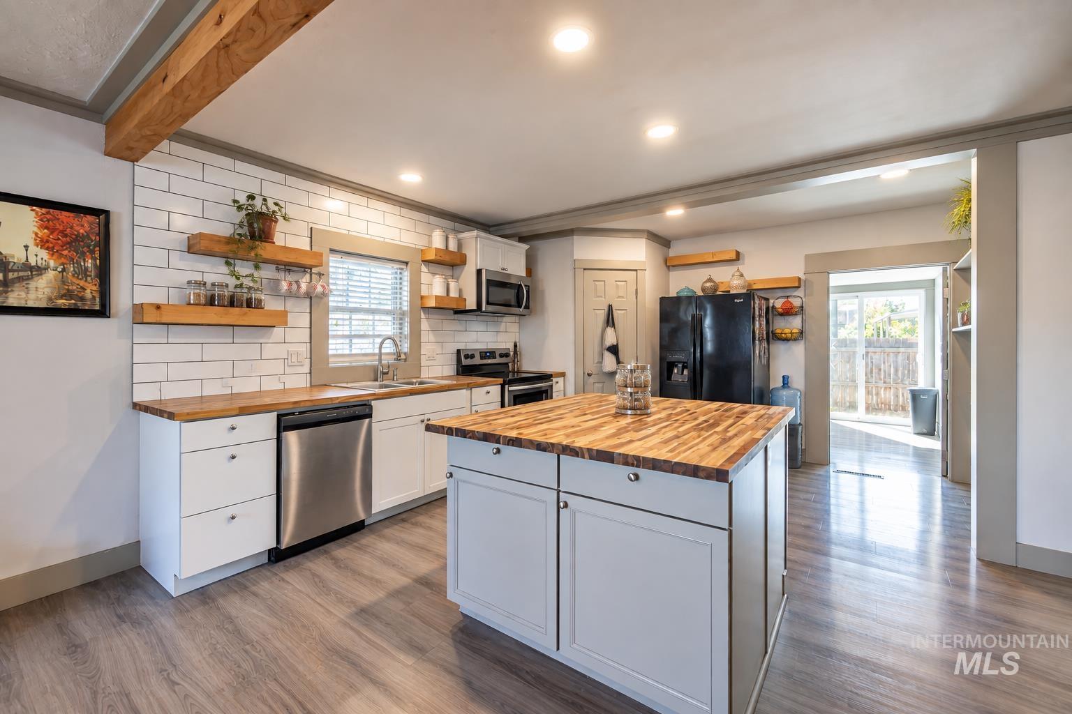 402 SW 4th, Fruitland, Idaho 83619, 2 Bedrooms, 1 Bathroom, Residential For Sale, Price $309,000, 99001752