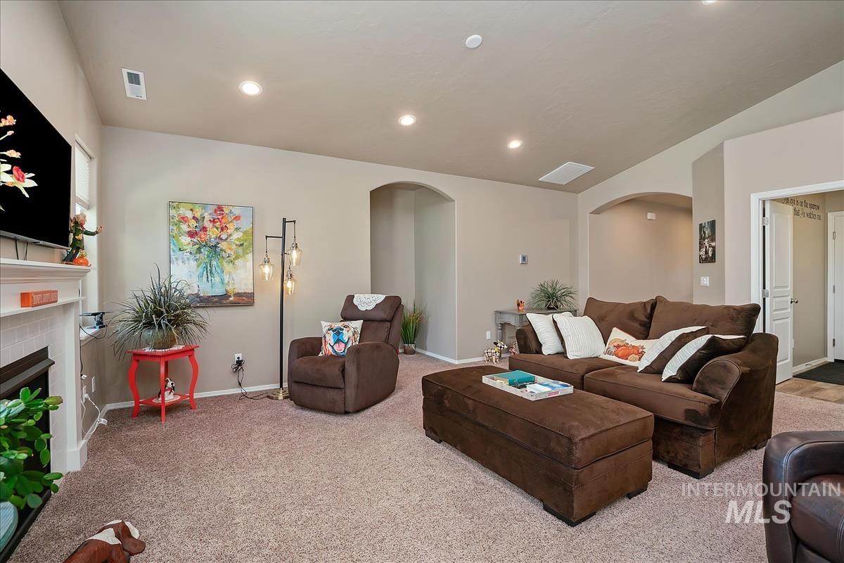 1498 N Steens Ave, Kuna, Idaho 83634, 3 Bedrooms, 2 Bathrooms, Residential For Sale, Price $438,000,MLS 99001753