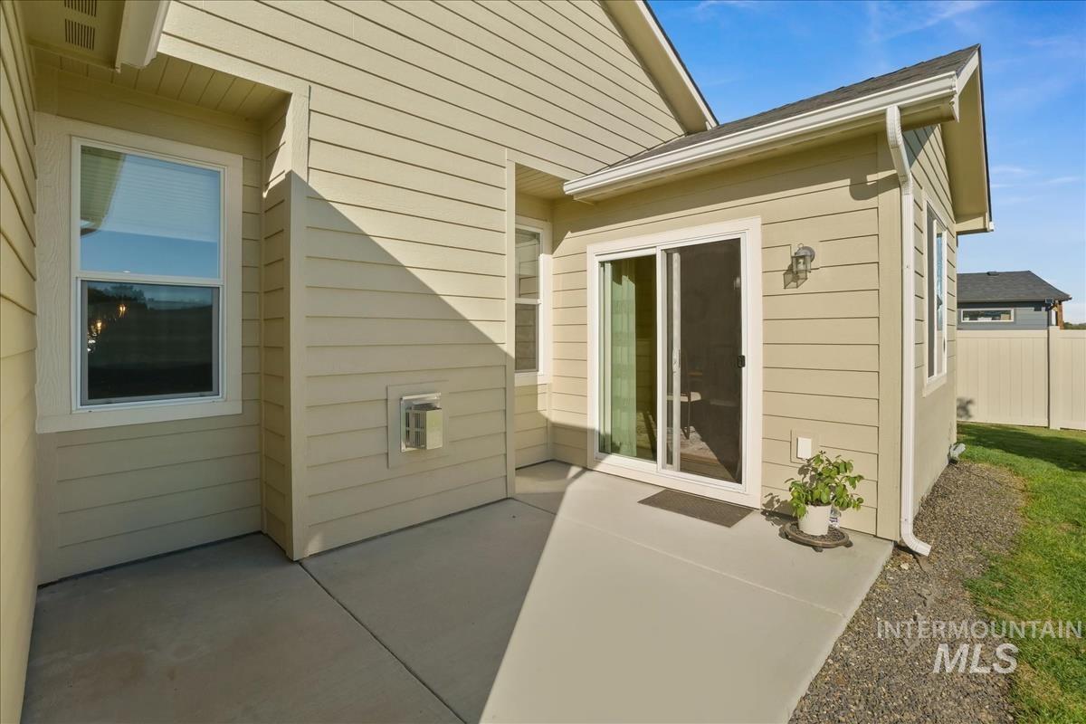 1498 N Steens Ave, Kuna, Idaho 83634, 3 Bedrooms, 2 Bathrooms, Residential For Sale, Price $438,000,MLS 99001753