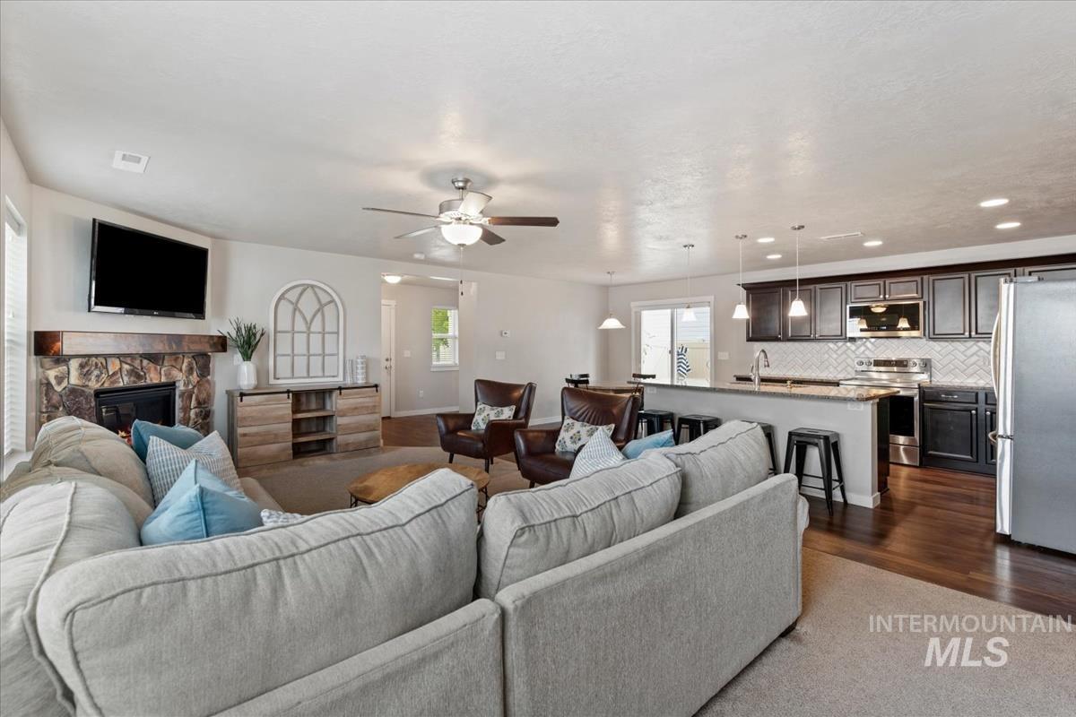188 W Halpin St, Meridian, Idaho 83646, 3 Bedrooms, 2.5 Bathrooms, Residential For Sale, Price $439,990,MLS 99001754