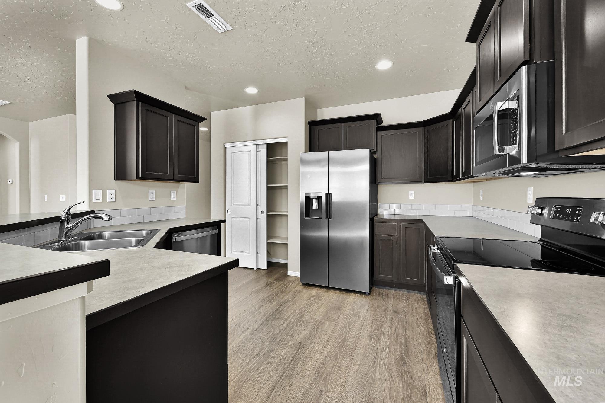 2517 W Skylar St, Nampa, Idaho 83686, 3 Bedrooms, 2 Bathrooms, Residential For Sale, Price $415,000,MLS 99001757