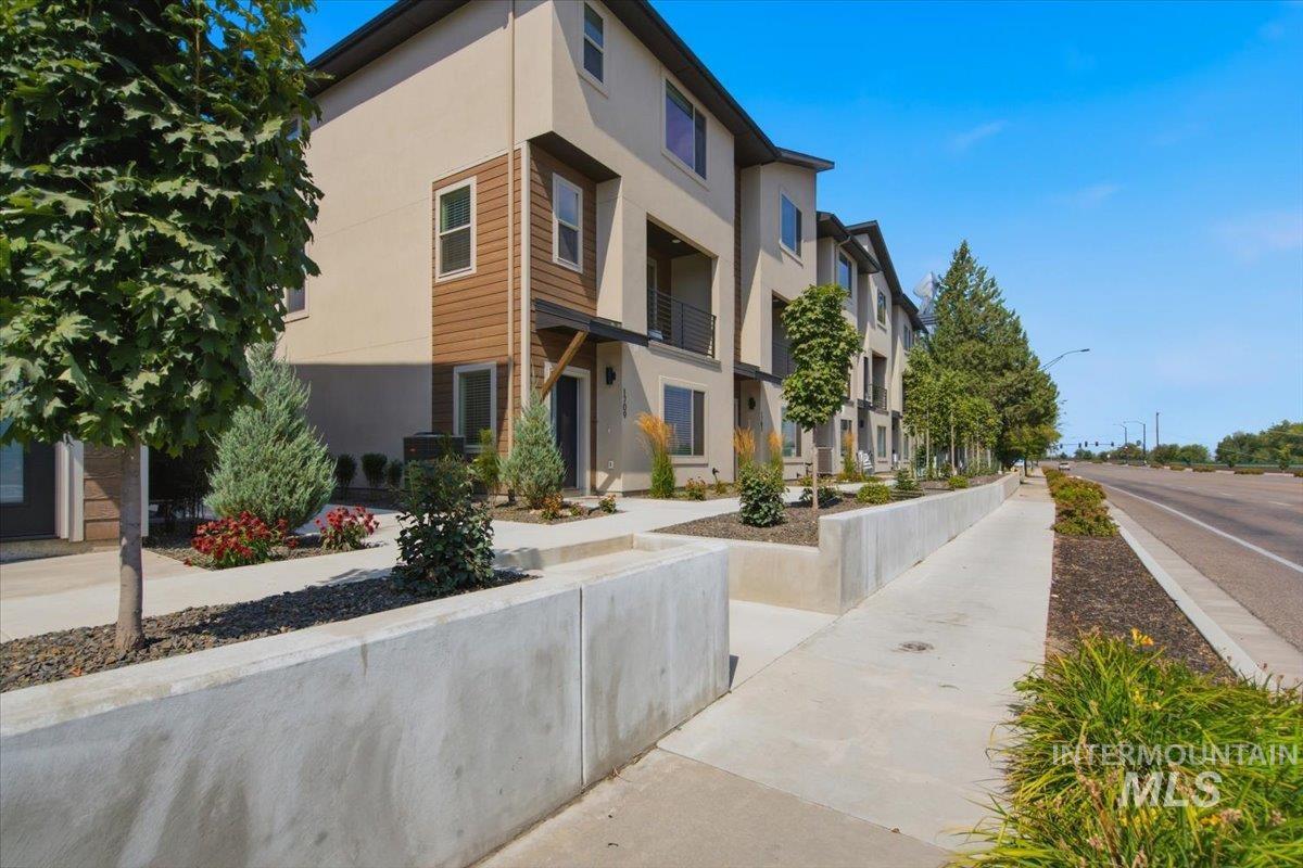 1709 S Federal Way, Boise, Idaho 83705, 3 Bedrooms, 3.5 Bathrooms, Residential For Sale, Price $529,880,MLS 99001759