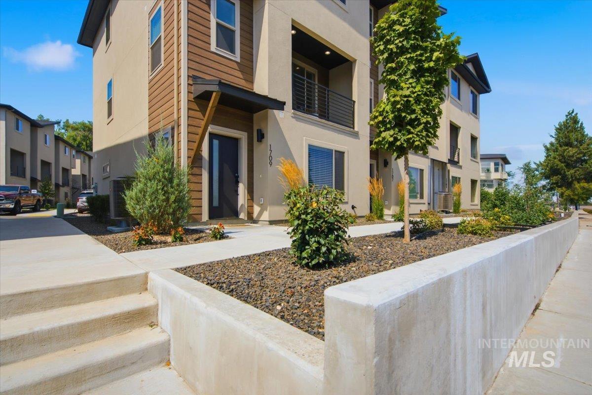 1709 S Federal Way, Boise, Idaho 83705, 3 Bedrooms, 3.5 Bathrooms, Residential For Sale, Price $529,880,MLS 99001759
