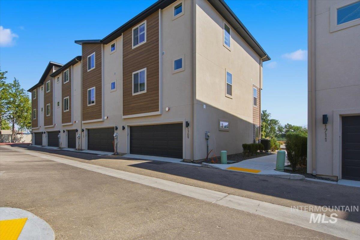 1709 S Federal Way, Boise, Idaho 83705, 3 Bedrooms, 3.5 Bathrooms, Residential For Sale, Price $529,880,MLS 99001759