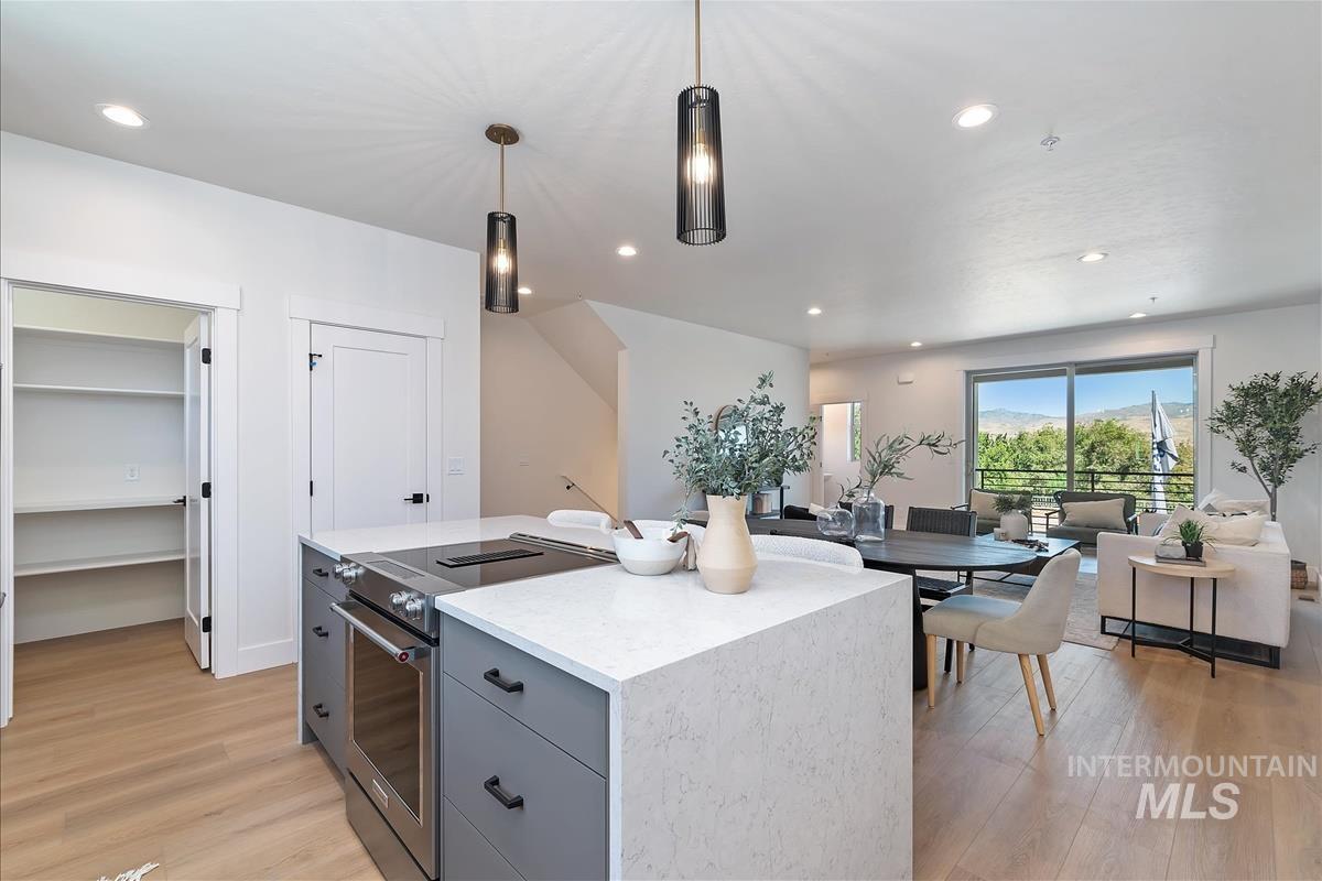 1709 S Federal Way, Boise, Idaho 83705, 3 Bedrooms, 3.5 Bathrooms, Residential For Sale, Price $544,880,MLS 99001759