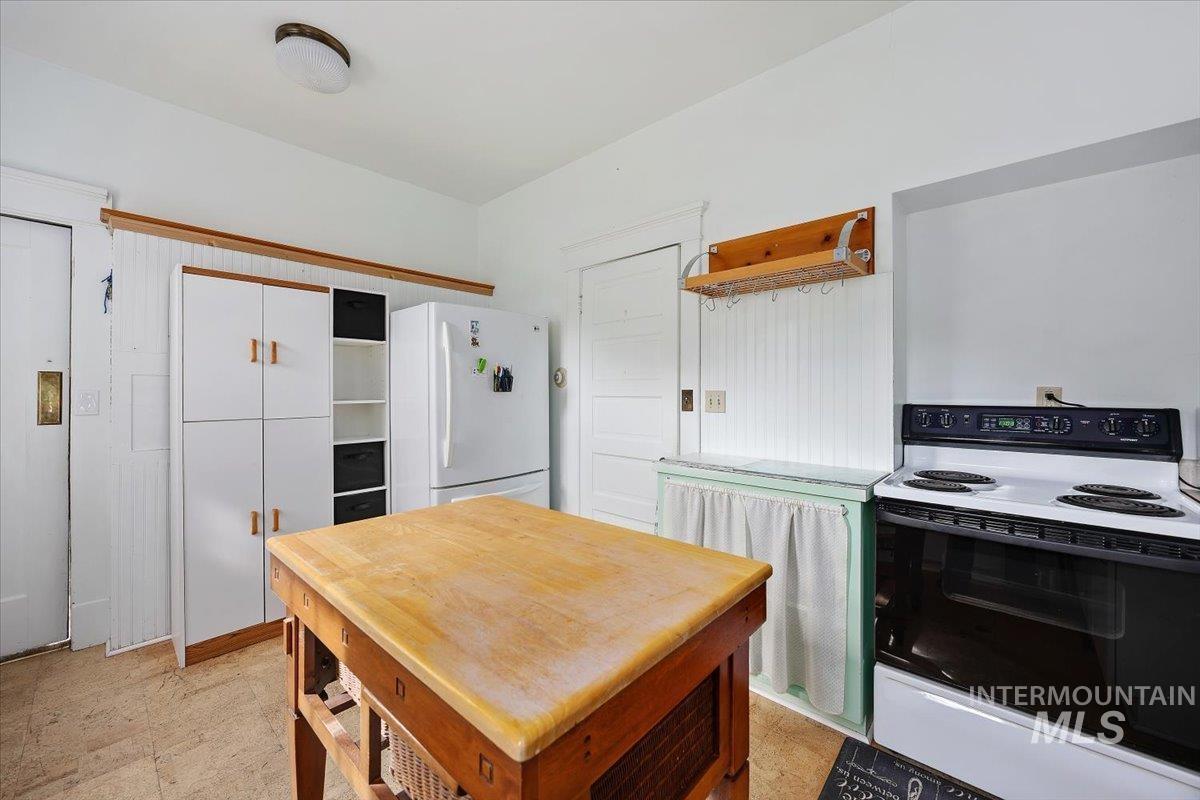 416 E Ave A, Jerome, Idaho 83338, 4 Bedrooms, 2 Bathrooms, Residential For Sale, Price $297,000, 99001765