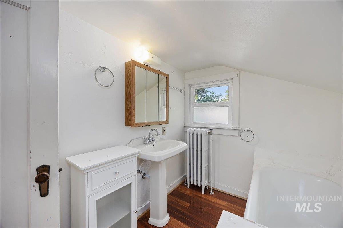 416 E Ave A, Jerome, Idaho 83338, 4 Bedrooms, 2 Bathrooms, Residential For Sale, Price $297,000, 99001765