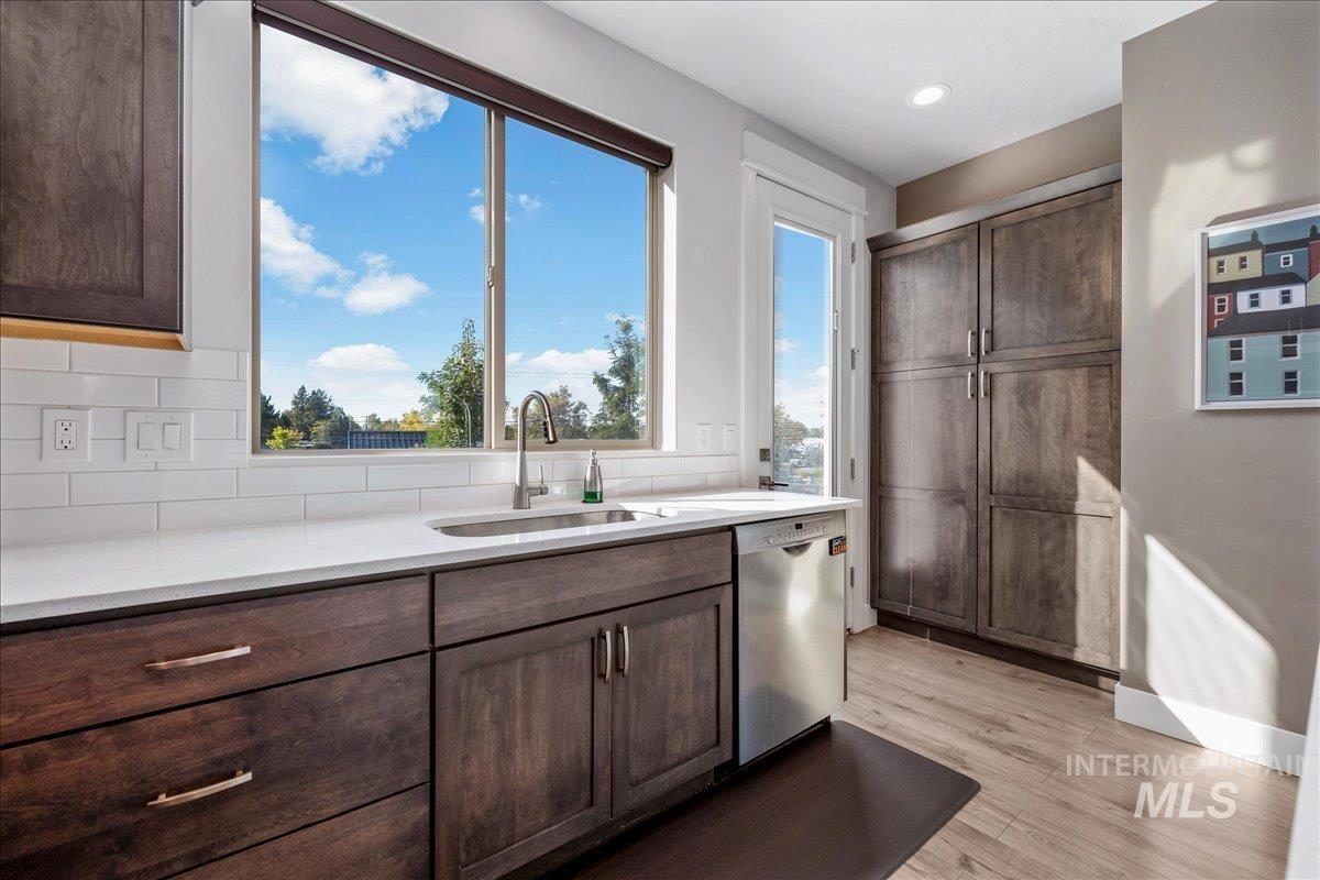 7779 W Crestwood Drive, Boise, Idaho 83704, 3 Bedrooms, 2.5 Bathrooms, Residential For Sale, Price $469,000,MLS 99001766