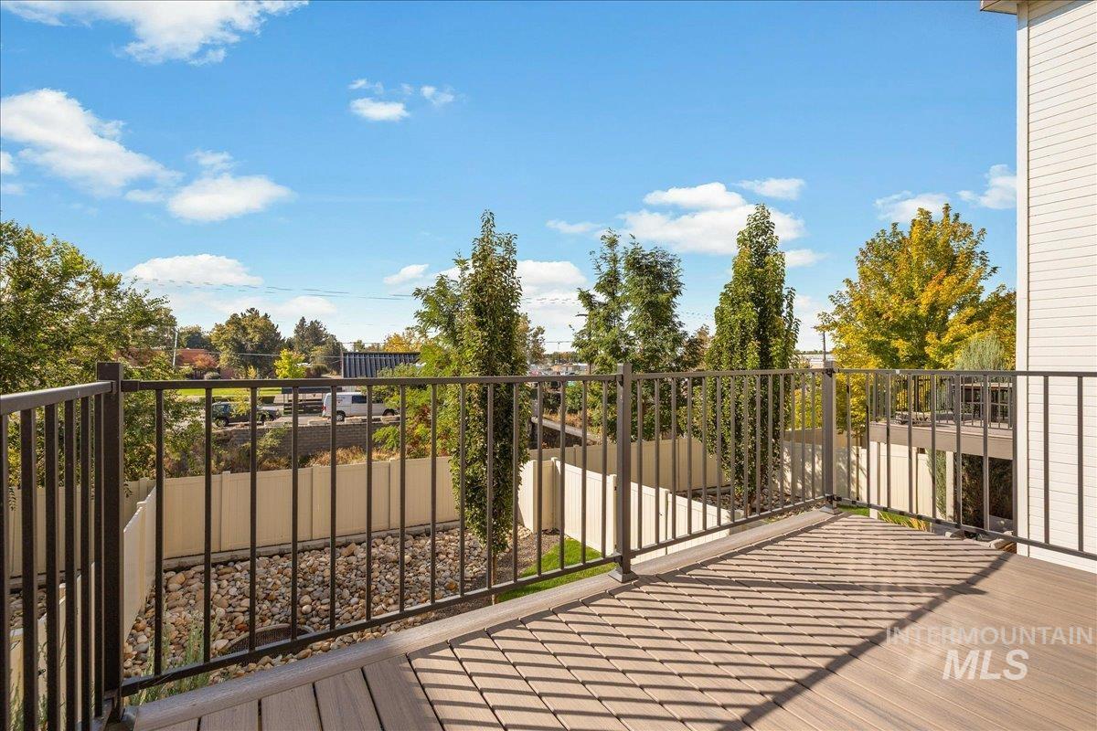 7779 W Crestwood Drive, Boise, Idaho 83704, 3 Bedrooms, 2.5 Bathrooms, Residential For Sale, Price $469,000,MLS 99001766