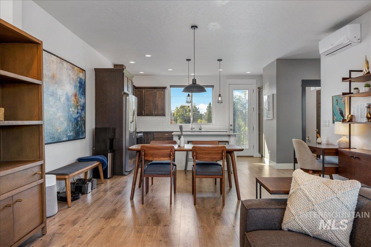 7779 W Crestwood Drive, Boise, Idaho 83704, 3 Bedrooms, 2.5 Bathrooms, Residential For Sale, Price $469,000,MLS 99001766
