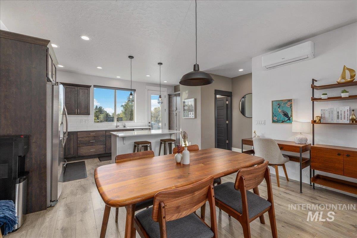 7779 W Crestwood Drive, Boise, Idaho 83704, 3 Bedrooms, 2.5 Bathrooms, Residential For Sale, Price $469,000,MLS 99001766