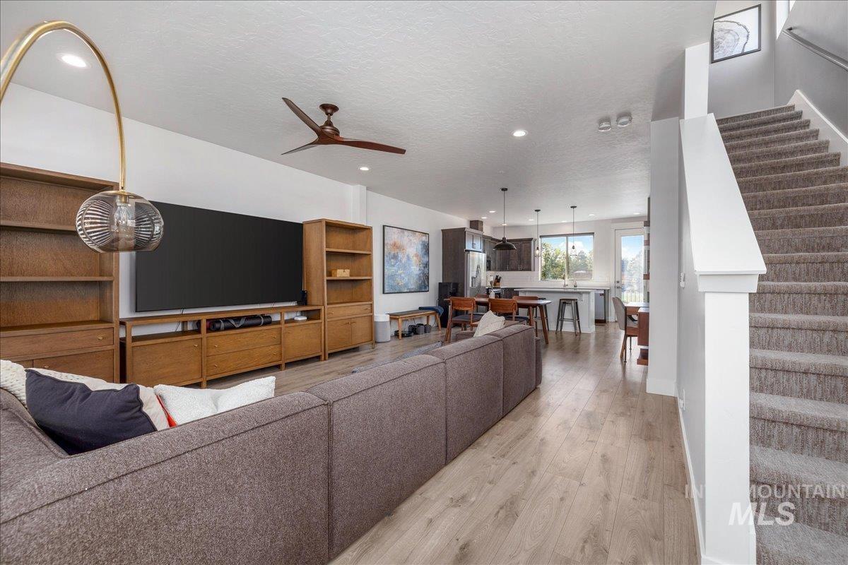 7779 W Crestwood Drive, Boise, Idaho 83704, 3 Bedrooms, 2.5 Bathrooms, Residential For Sale, Price $469,000,MLS 99001766