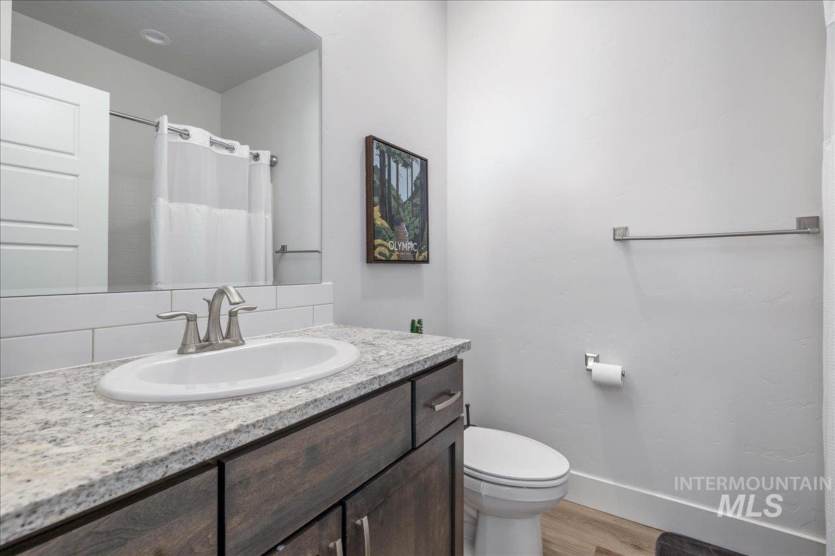 7779 W Crestwood Drive, Boise, Idaho 83704, 3 Bedrooms, 2.5 Bathrooms, Residential For Sale, Price $469,000,MLS 99001766