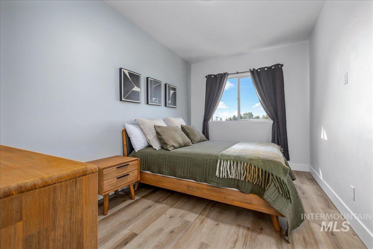 7779 W Crestwood Drive, Boise, Idaho 83704, 3 Bedrooms, 2.5 Bathrooms, Residential For Sale, Price $469,000,MLS 99001766