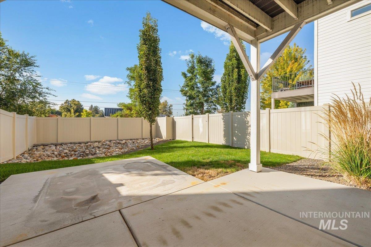 7779 W Crestwood Drive, Boise, Idaho 83704, 3 Bedrooms, 2.5 Bathrooms, Residential For Sale, Price $469,000,MLS 99001766