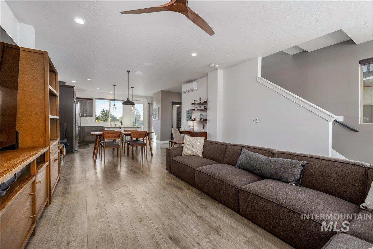 7779 W Crestwood Drive, Boise, Idaho 83704, 3 Bedrooms, 2.5 Bathrooms, Residential For Sale, Price $469,000,MLS 99001766