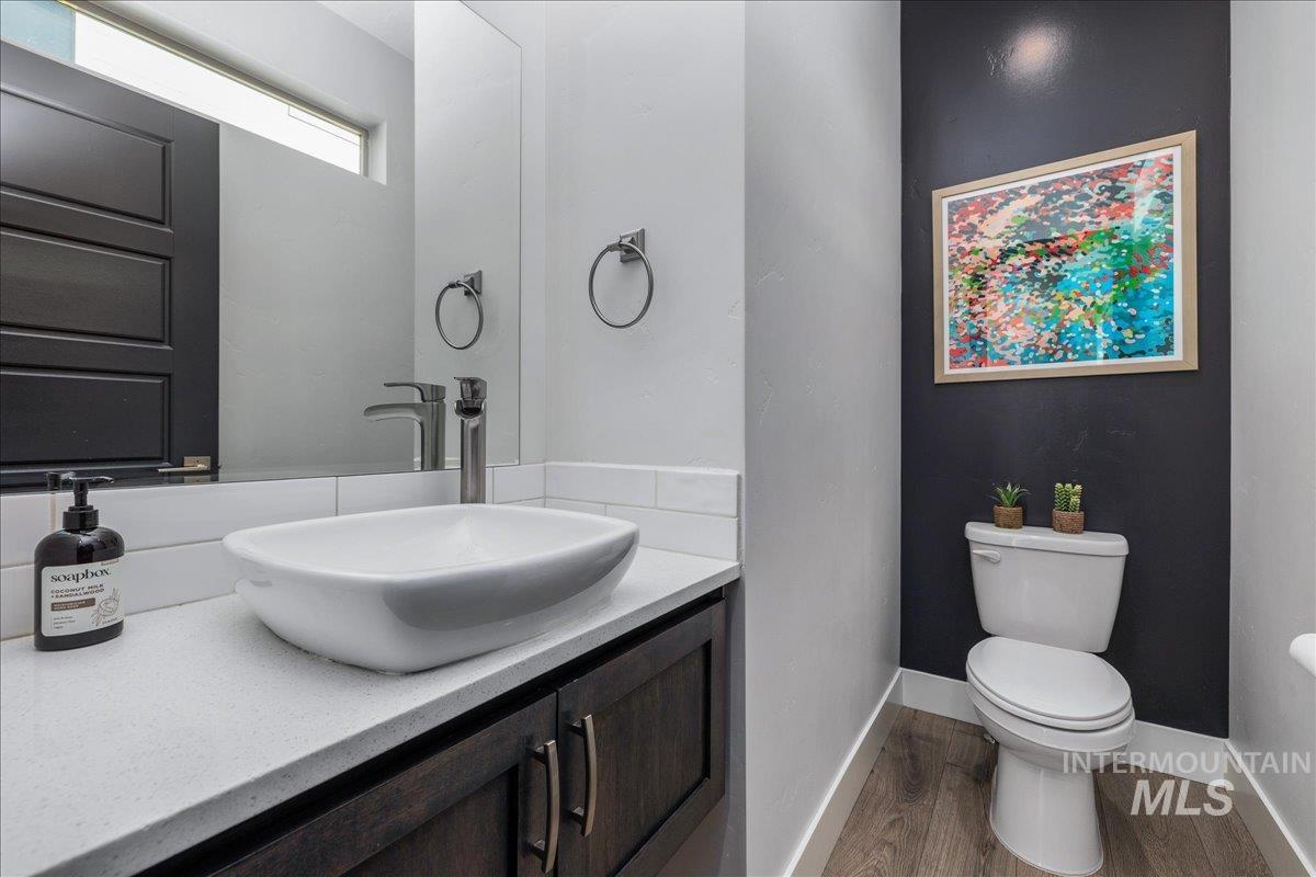 7779 W Crestwood Drive, Boise, Idaho 83704, 3 Bedrooms, 2.5 Bathrooms, Residential For Sale, Price $469,000,MLS 99001766