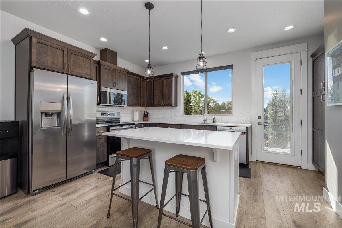 7779 W Crestwood Drive, Boise, Idaho 83704, 3 Bedrooms, 2.5 Bathrooms, Residential For Sale, Price $469,000,MLS 99001766