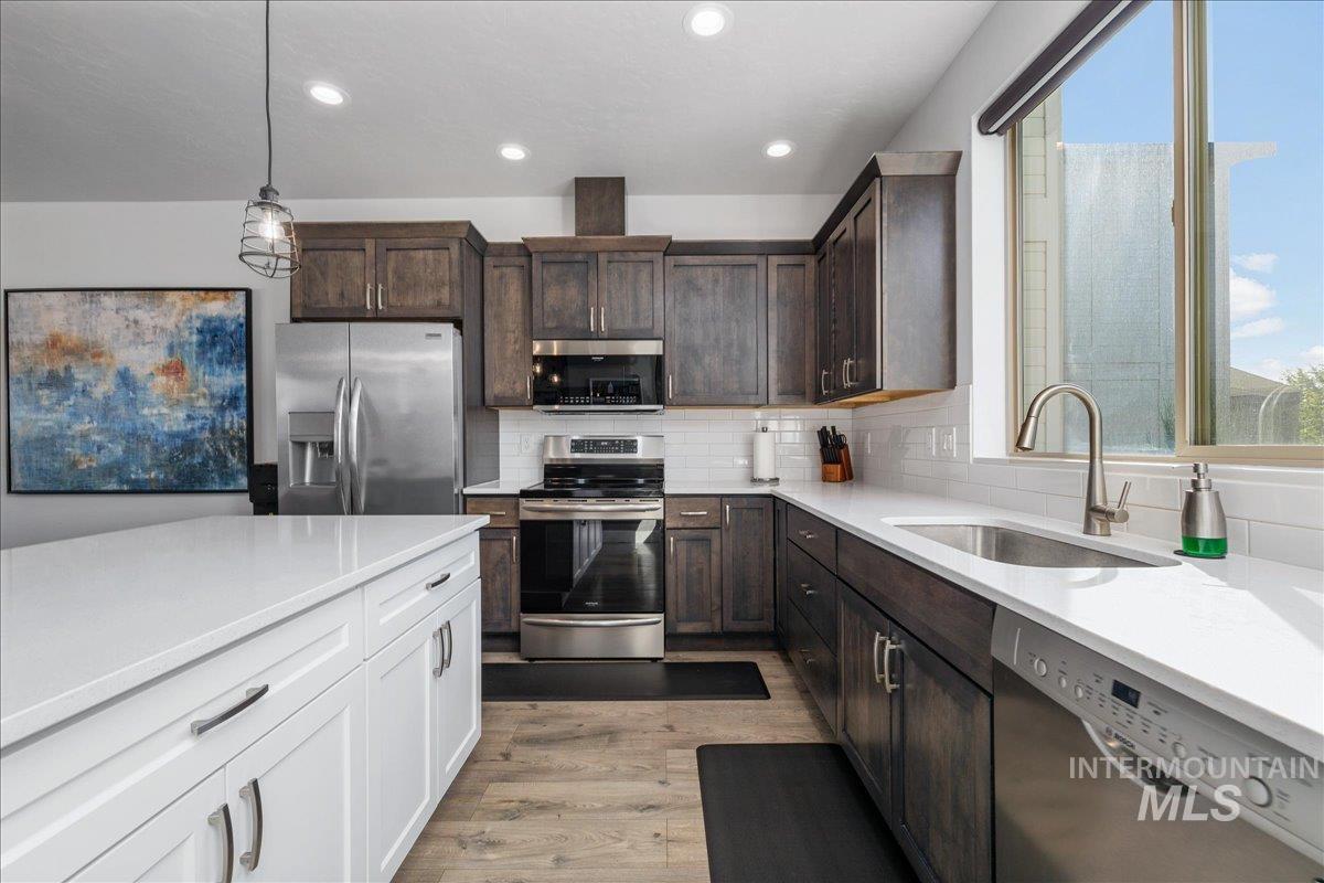 7779 W Crestwood Drive, Boise, Idaho 83704, 3 Bedrooms, 2.5 Bathrooms, Residential For Sale, Price $469,000,MLS 99001766