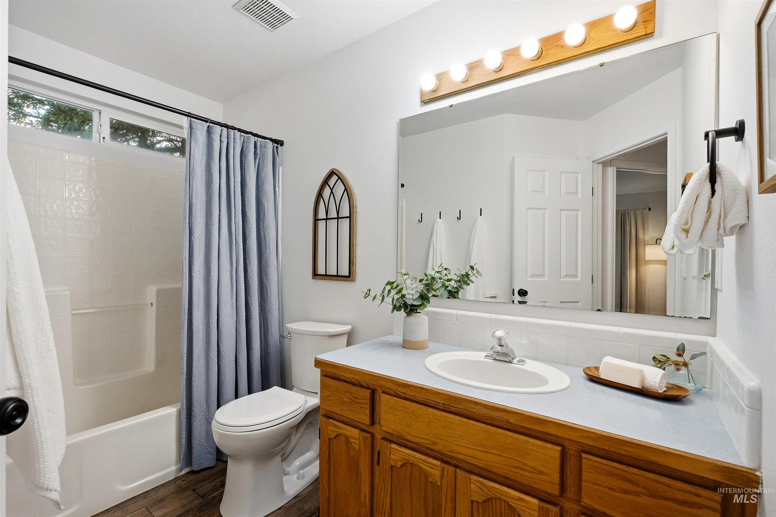2652 W Whitestone Drive, Meridian, Idaho 83646, 3 Bedrooms, 2 Bathrooms, Residential For Sale, Price $449,500,MLS 99001769