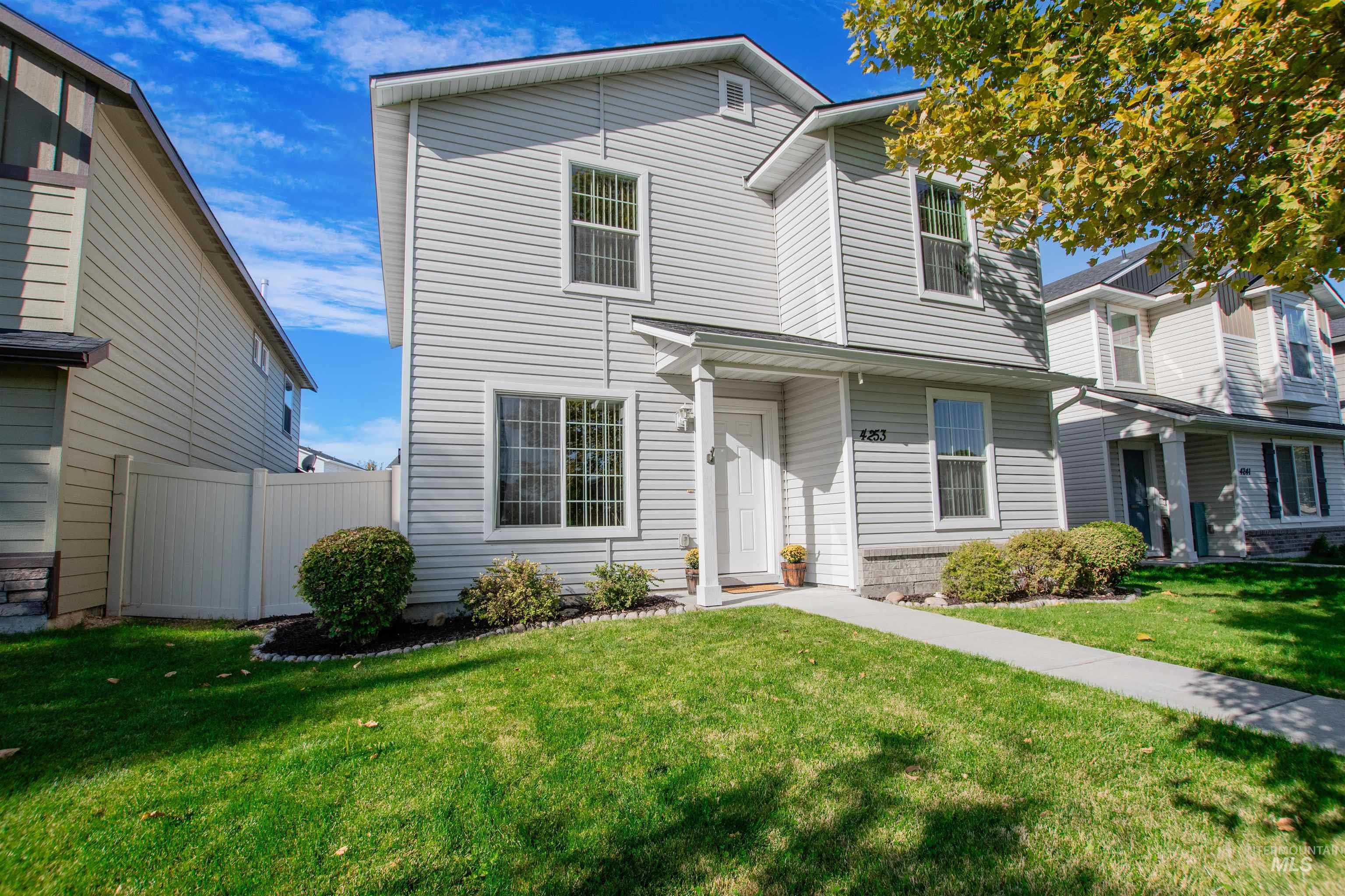 4253 S Overhill Way, Meridian, Idaho 83642, 3 Bedrooms, 2.5 Bathrooms, Residential For Sale, Price $420,000,MLS 99001771