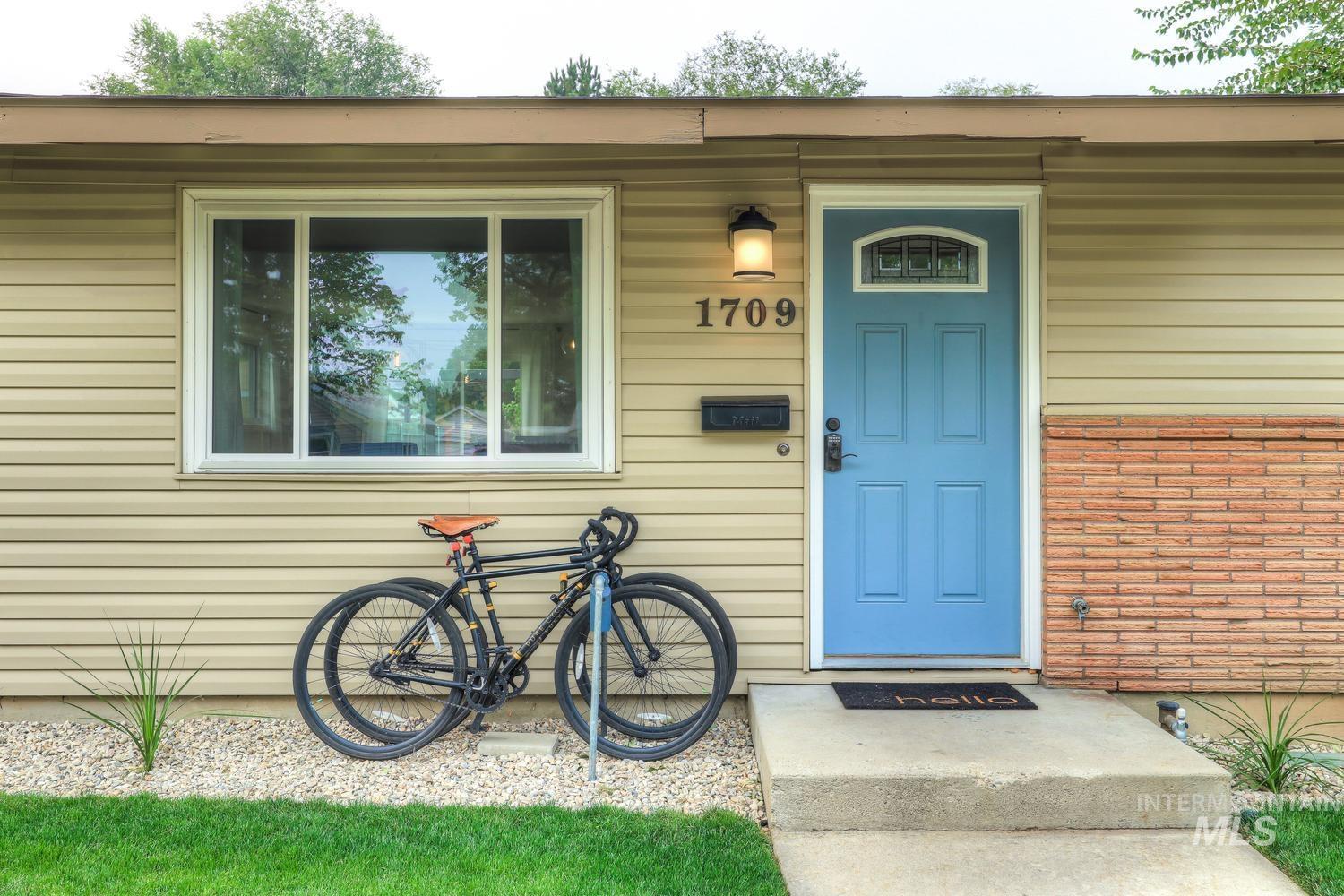 1709 S Abbs, Boise, Idaho 83705, 2 Bedrooms, 1 Bathroom, Residential For Sale, Price $419,000,MLS 99001779