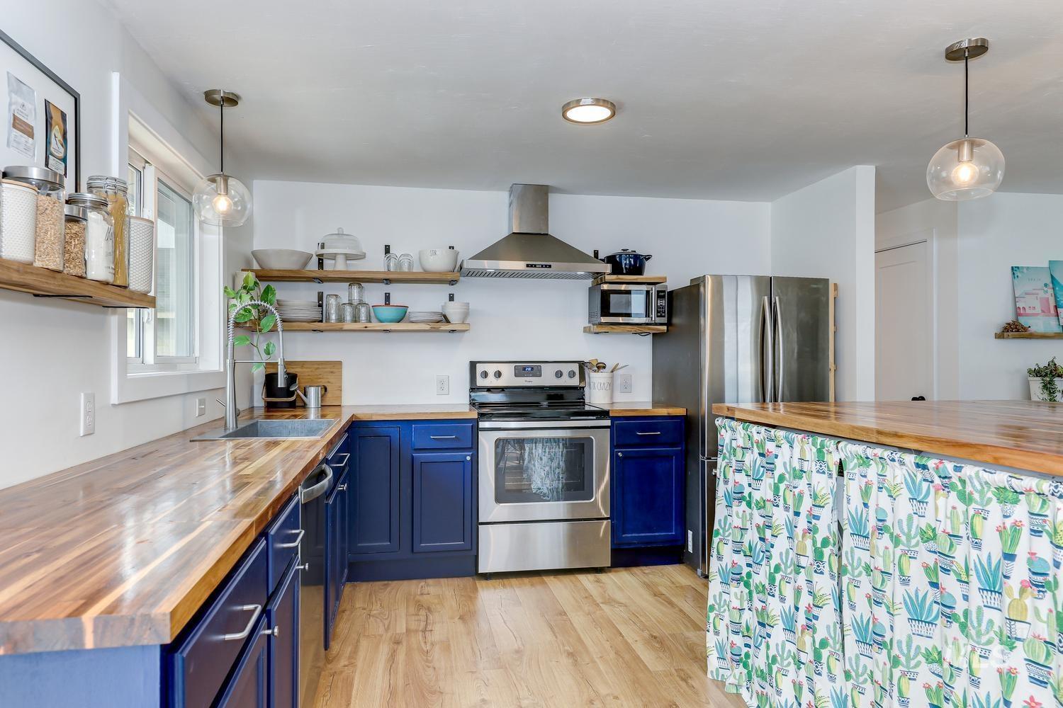 1709 S Abbs, Boise, Idaho 83705, 2 Bedrooms, 1 Bathroom, Residential For Sale, Price $419,000,MLS 99001779