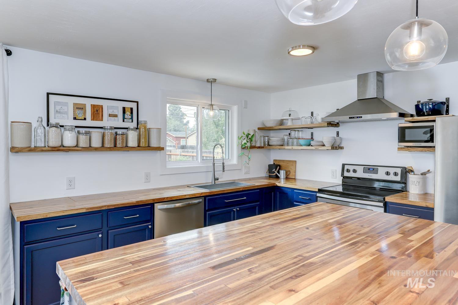 1709 S Abbs, Boise, Idaho 83705, 2 Bedrooms, 1 Bathroom, Residential For Sale, Price $419,000,MLS 99001779