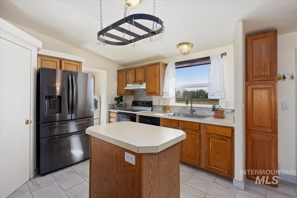 583 E 300 S, Jerome, Idaho 83338, 3 Bedrooms, 2 Bathrooms, Residential For Sale, Price $750,000,MLS 99001787