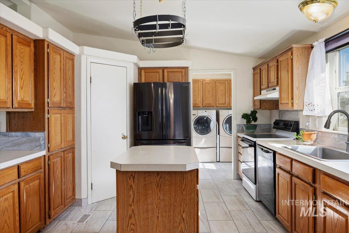 583 E 300 S, Jerome, Idaho 83338, 3 Bedrooms, 2 Bathrooms, Residential For Sale, Price $750,000,MLS 99001787