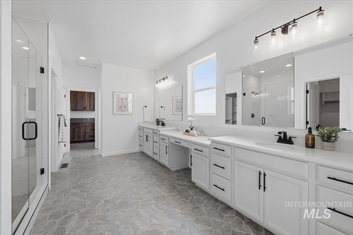 18135 N Begonia Way, Nampa, Idaho 83687, 3 Bedrooms, 2.5 Bathrooms, Residential For Sale, Price $579,900,MLS 99001802
