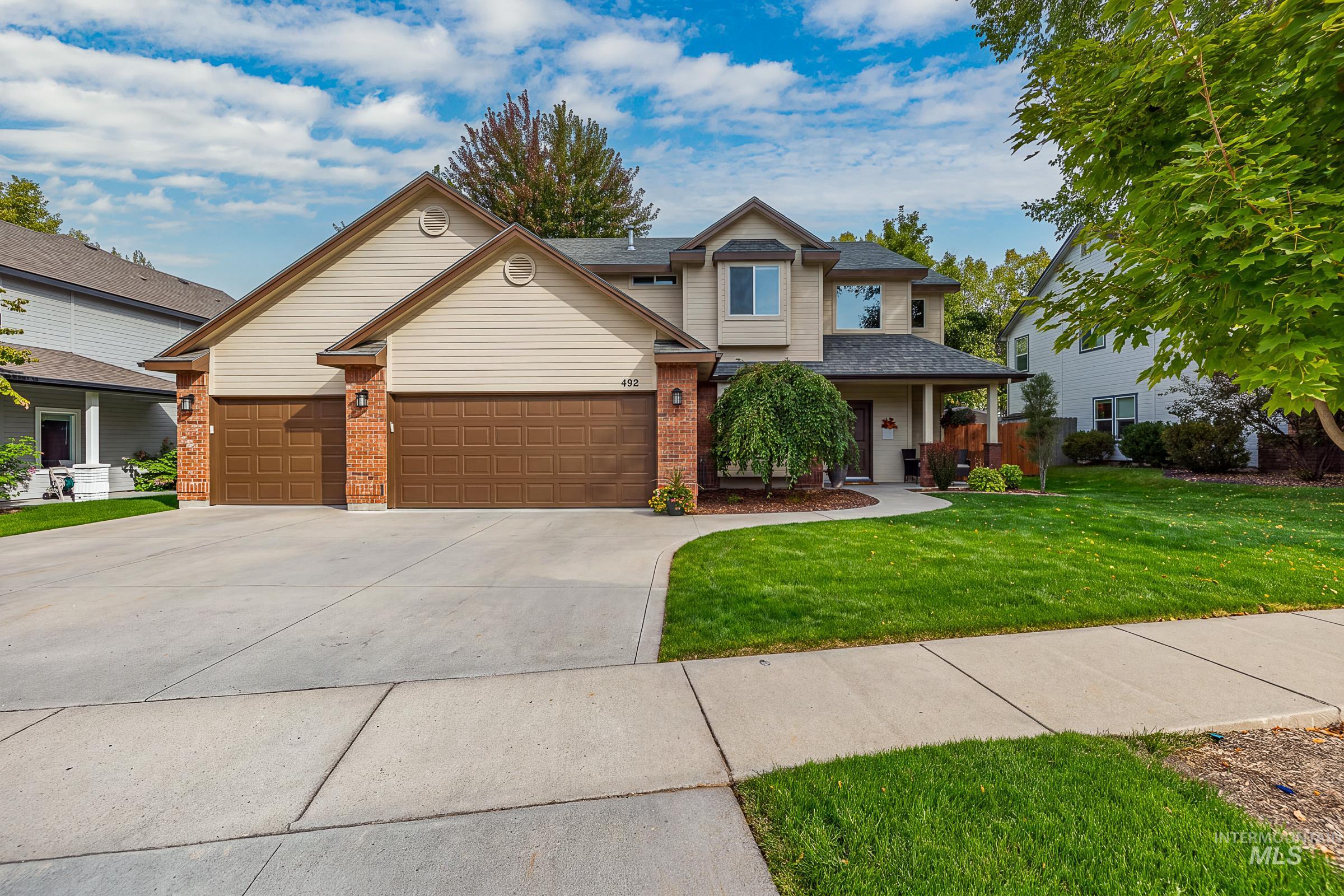 492 E Ridge Drive, Eagle, Idaho 83616, 4 Bedrooms, 2.5 Bathrooms, Residential For Sale, Price $725,000,MLS 99001804