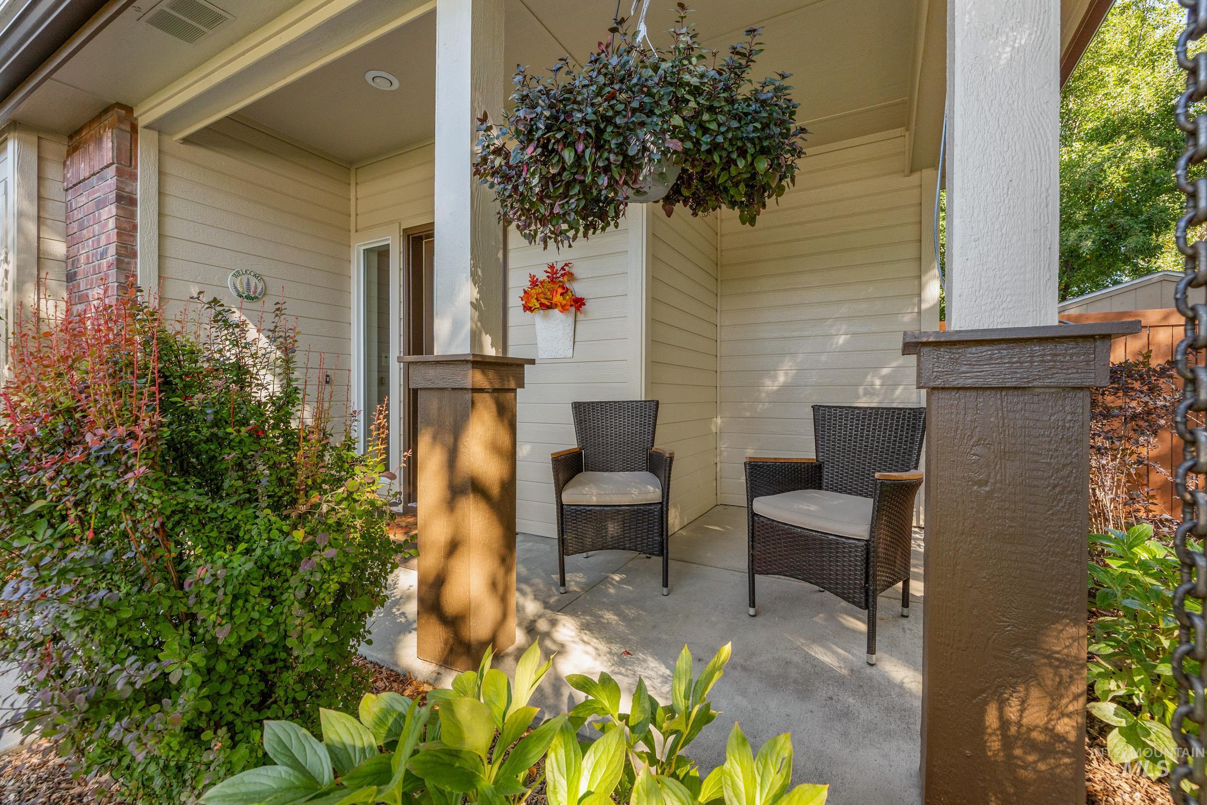 492 E Ridge Drive, Eagle, Idaho 83616, 4 Bedrooms, 2.5 Bathrooms, Residential For Sale, Price $725,000,MLS 99001804