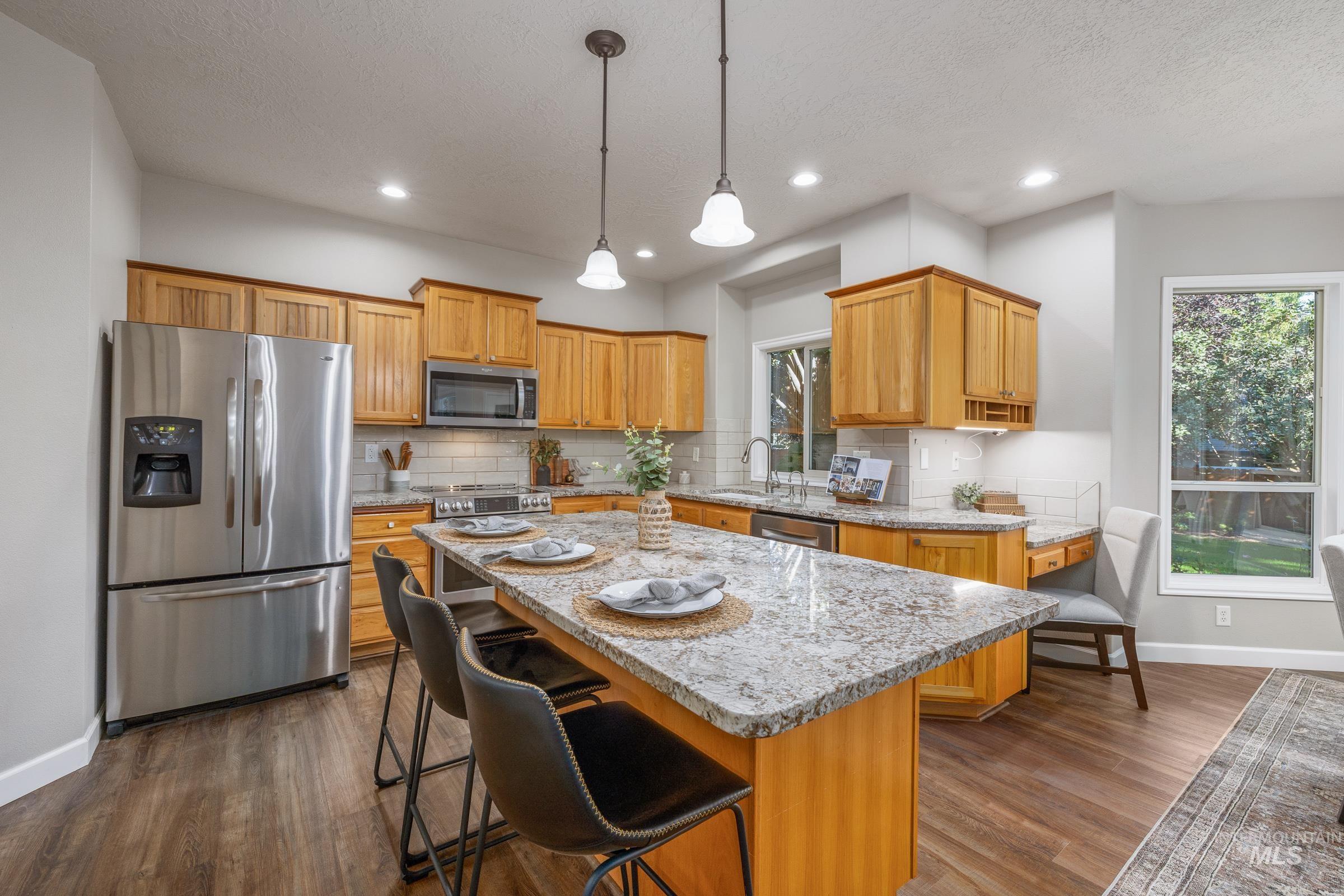 492 E Ridge Drive, Eagle, Idaho 83616, 4 Bedrooms, 2.5 Bathrooms, Residential For Sale, Price $725,000,MLS 99001804